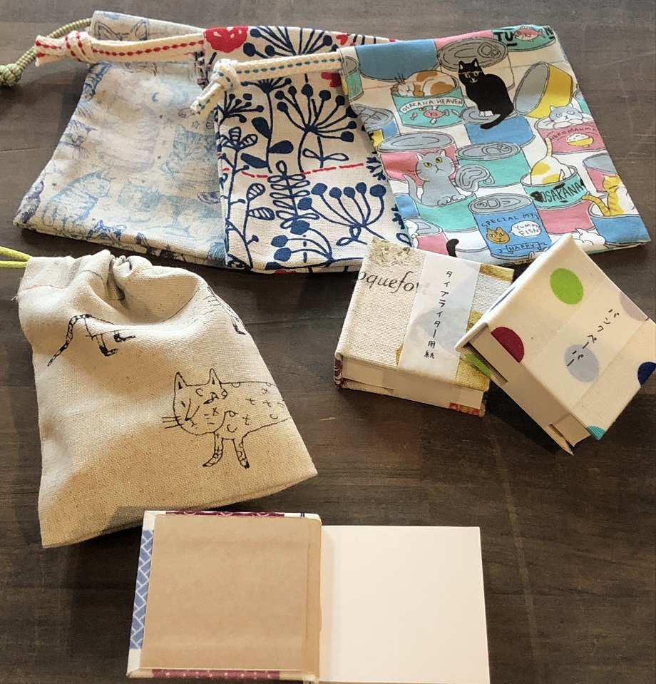 豆本のようなメモの様なMAMEMOは巾着に入れてどこでも一緒にお出掛けできます