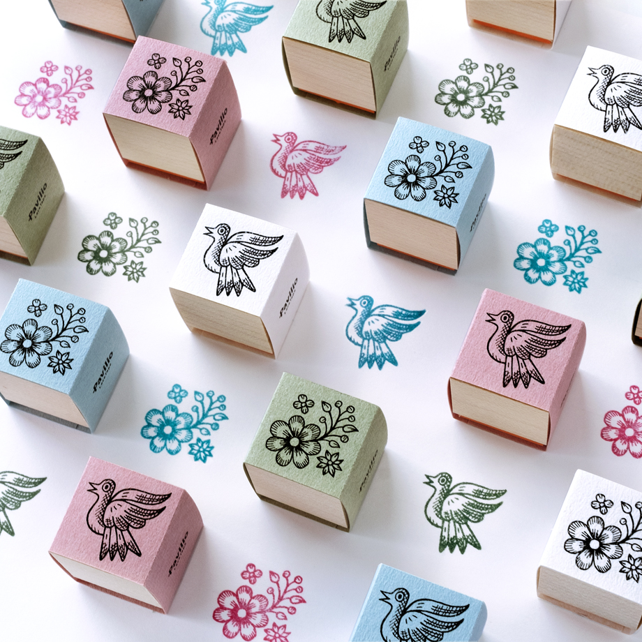 イベント限定ノベルティのスタンプが新登場!今回の紙博で初お披露目です。INTI RAYMIのモチーフを手描きでアレンジしました。鳥とお花の2種。手帳や手紙のワンポイントに使いやすいサイズです。